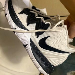 BLACK AND WHITE KYRIES